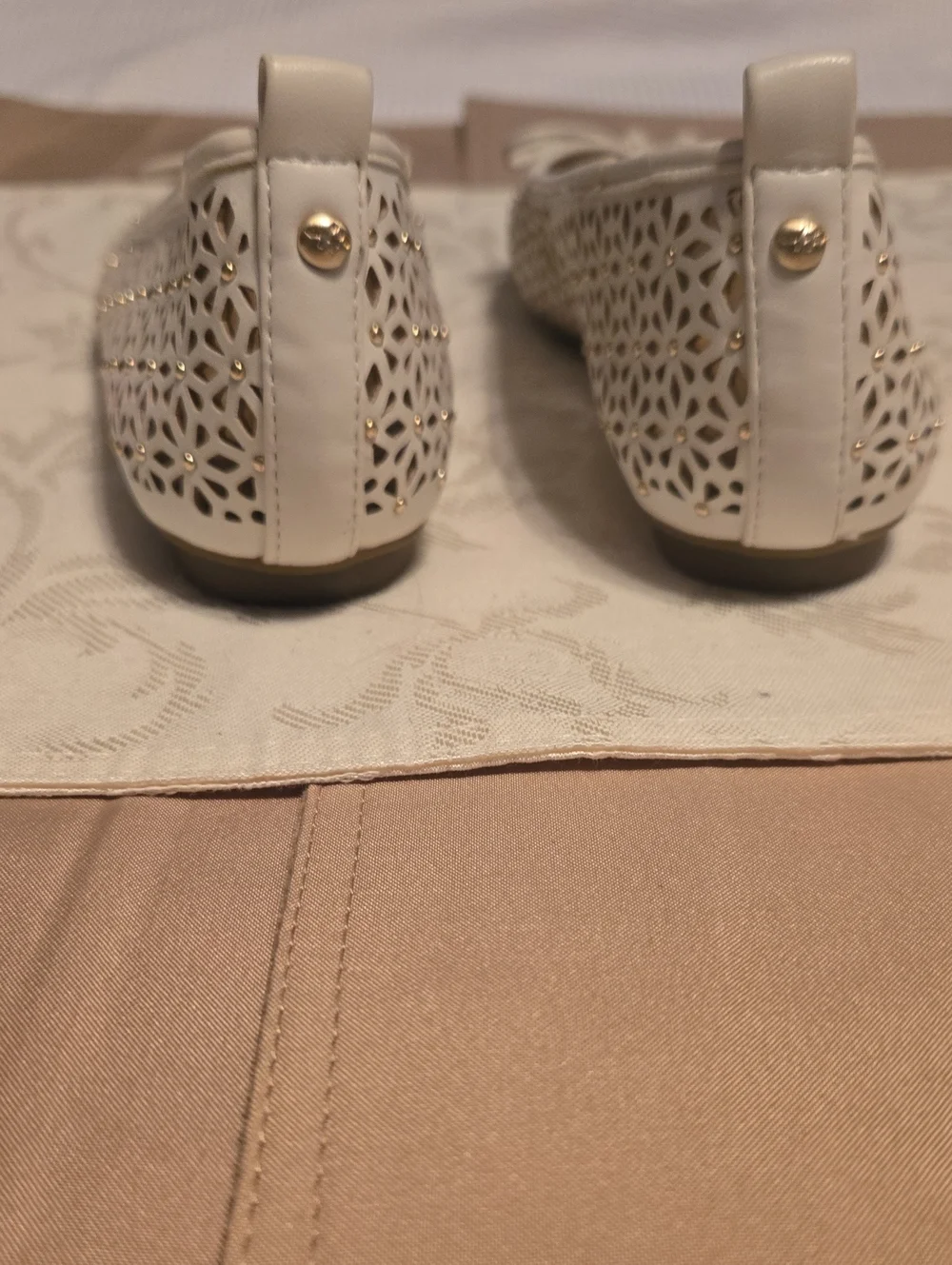 Hush Puppies Daisey Ballet Flats size 6.5M Cream/Off White